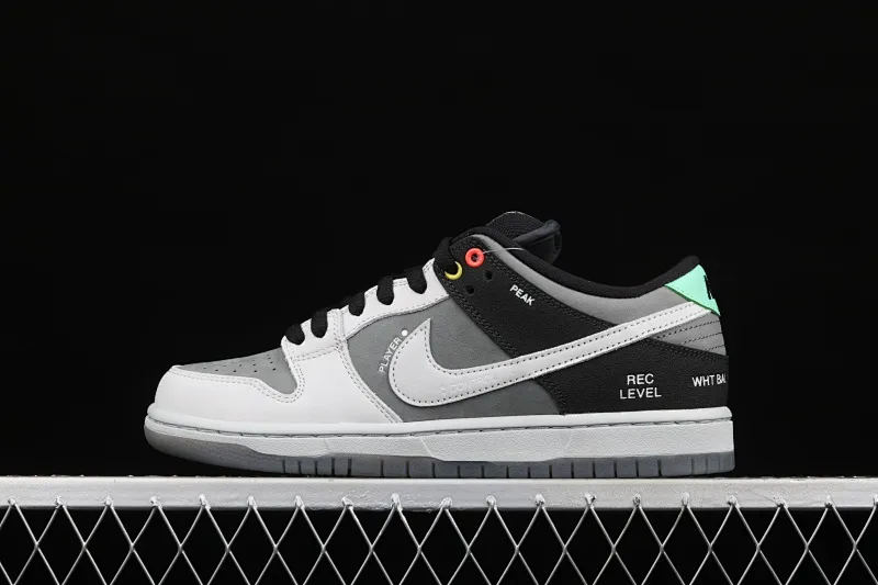 All Categories Nk SB Dunk Series Nk SB Dunk Low Low-top Sneakers Pure Original Version Nk Dunk SB Low Pro ISO Camera Co-branded Black and Gray Dunk Series Retro Casual Sports Skateboard Shoes CV1659-001